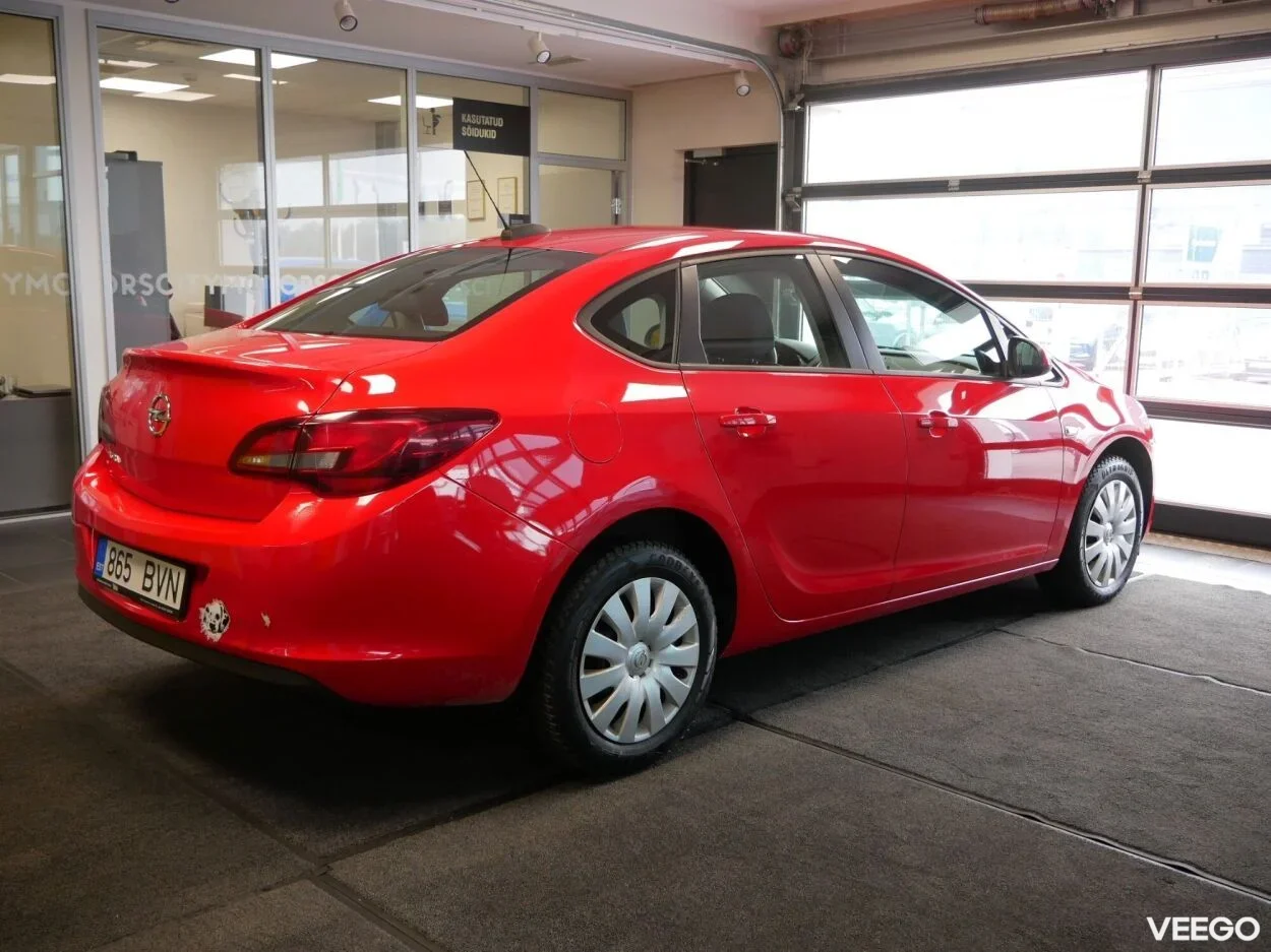 Opel ASTRA NOTCHBACK - 1.6 85kW