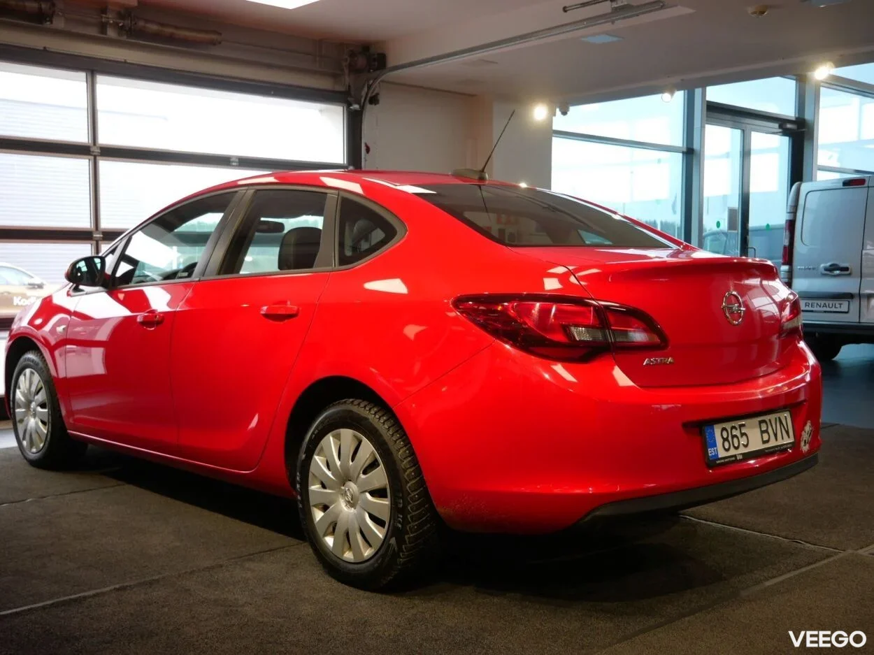 Opel ASTRA NOTCHBACK - 1.6 85kW