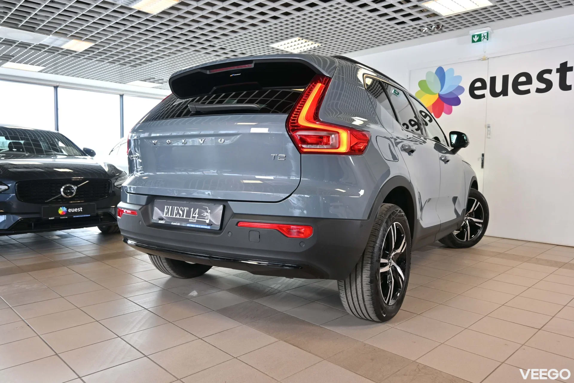 Volvo XC40 H&K R-DESIGN INTELLI SAFE MY23 1.5 95kW