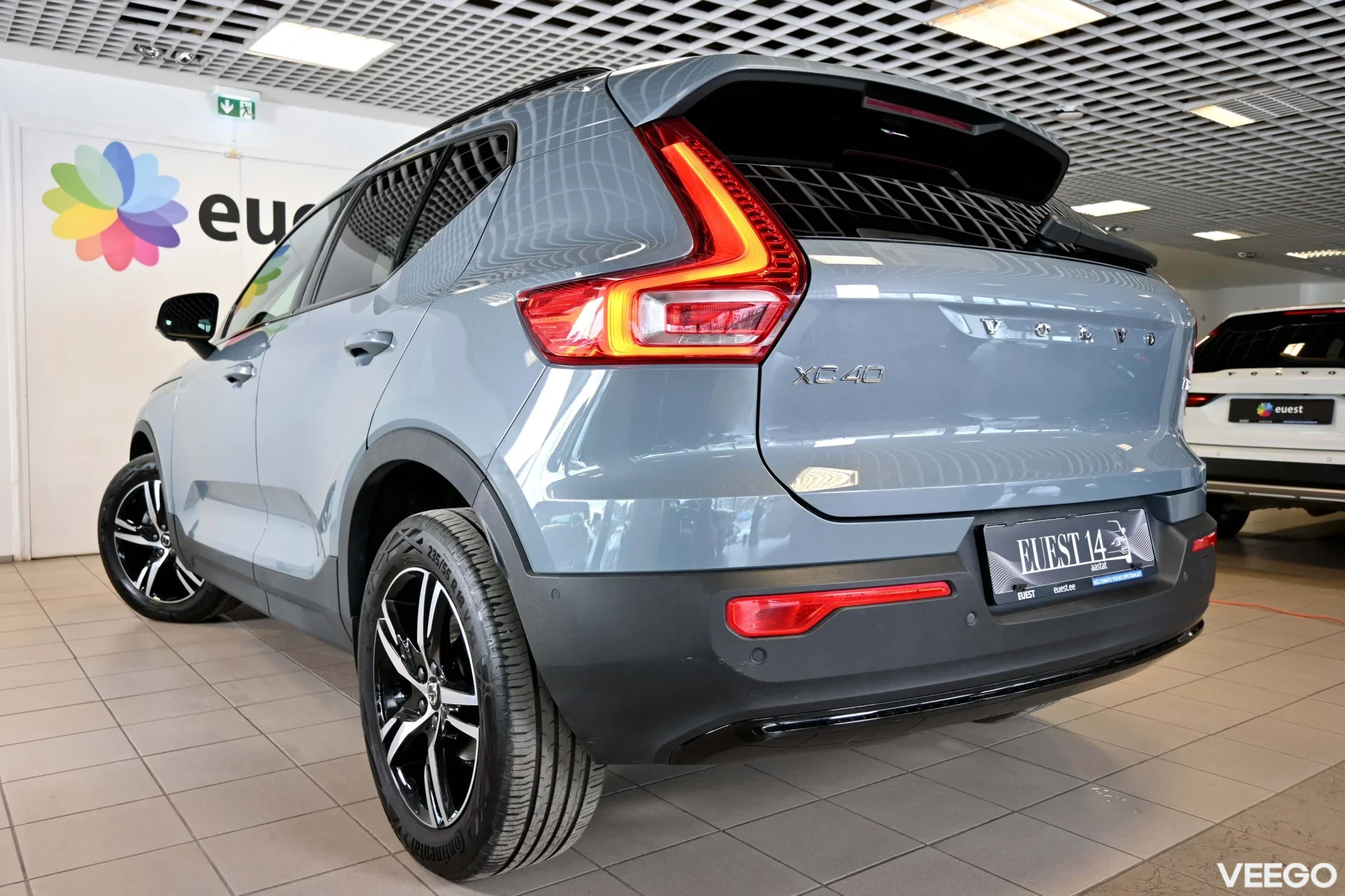 Volvo XC40 H&K R-DESIGN INTELLI SAFE MY23 1.5 95kW