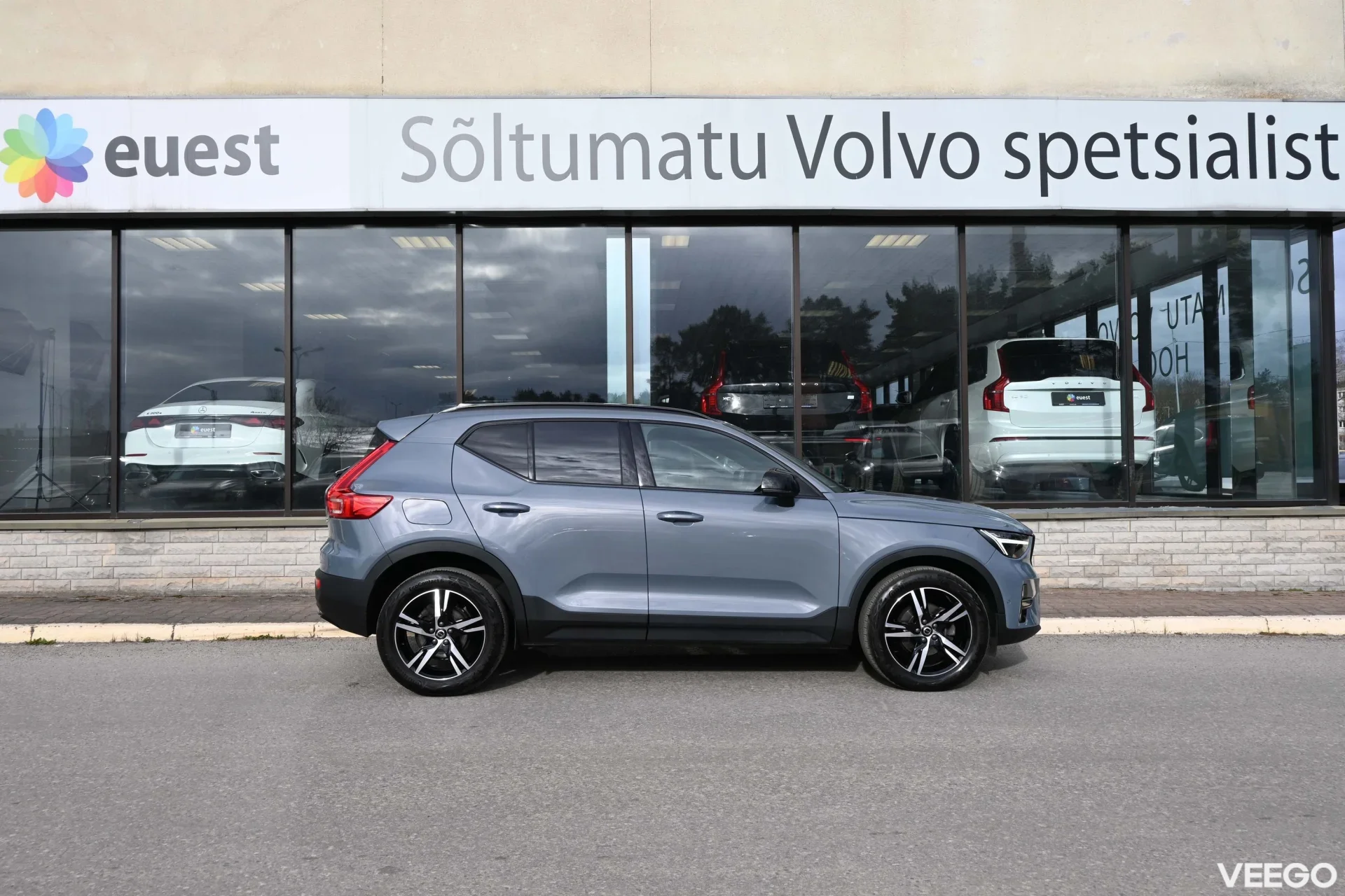Volvo XC40 H&K R-DESIGN INTELLI SAFE MY23 1.5 95kW
