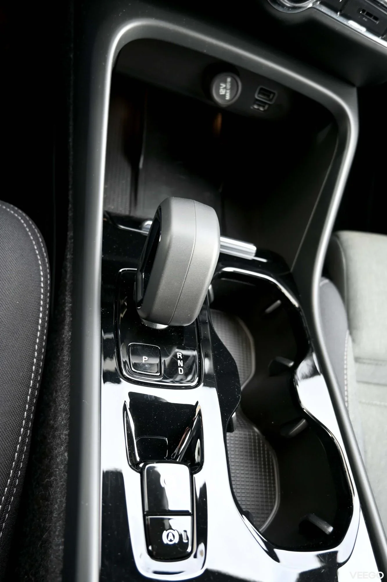 Volvo XC40 H&K R-DESIGN INTELLI SAFE MY23 1.5 95kW