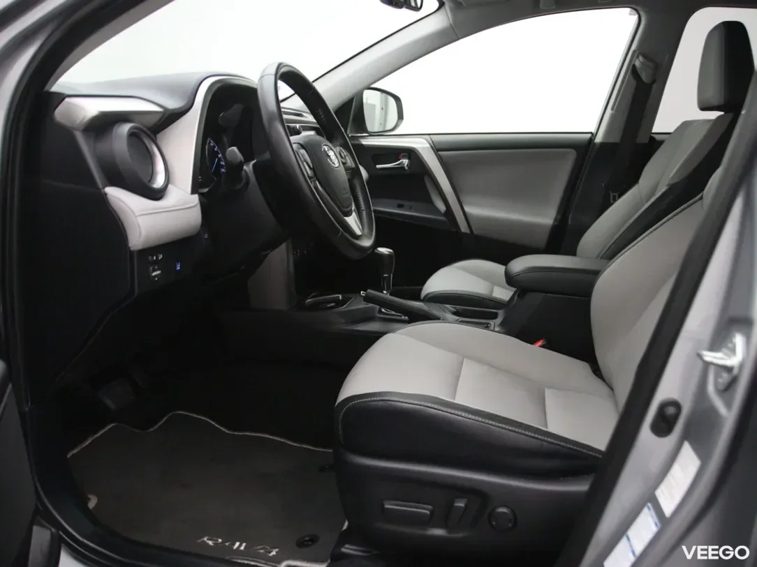 Toyota rav-4 2.5 114kW