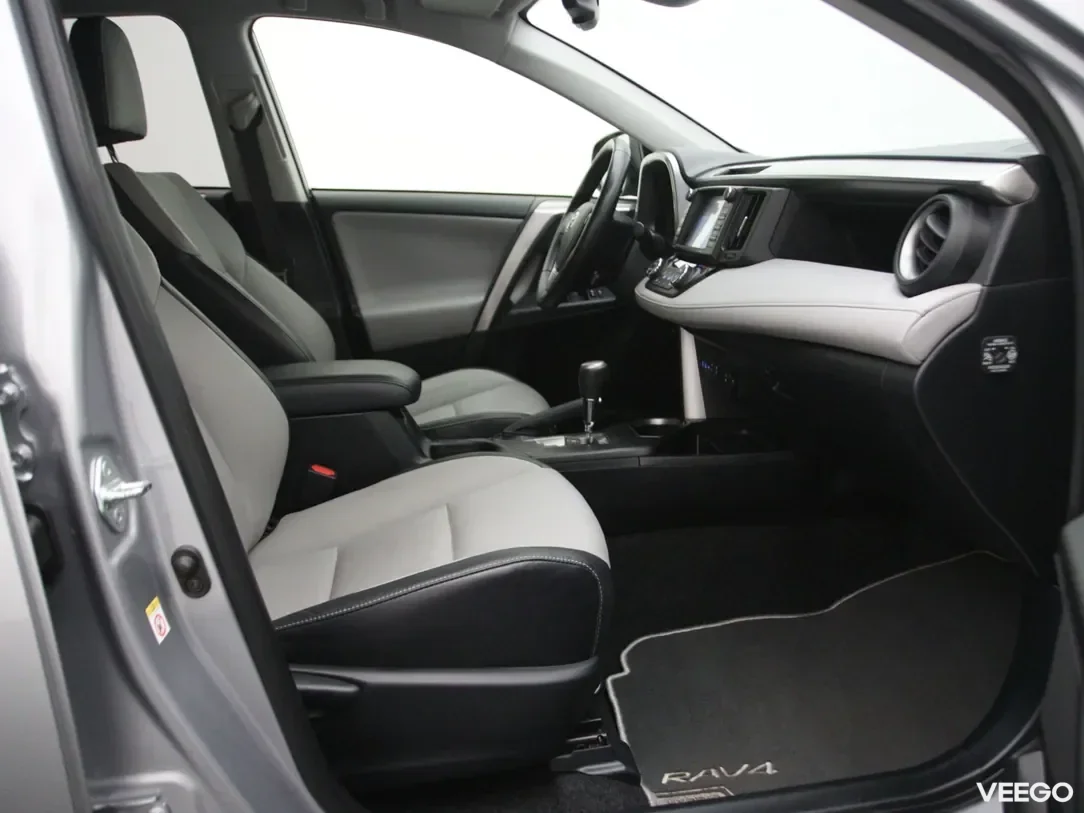 Toyota rav-4 2.5 114kW