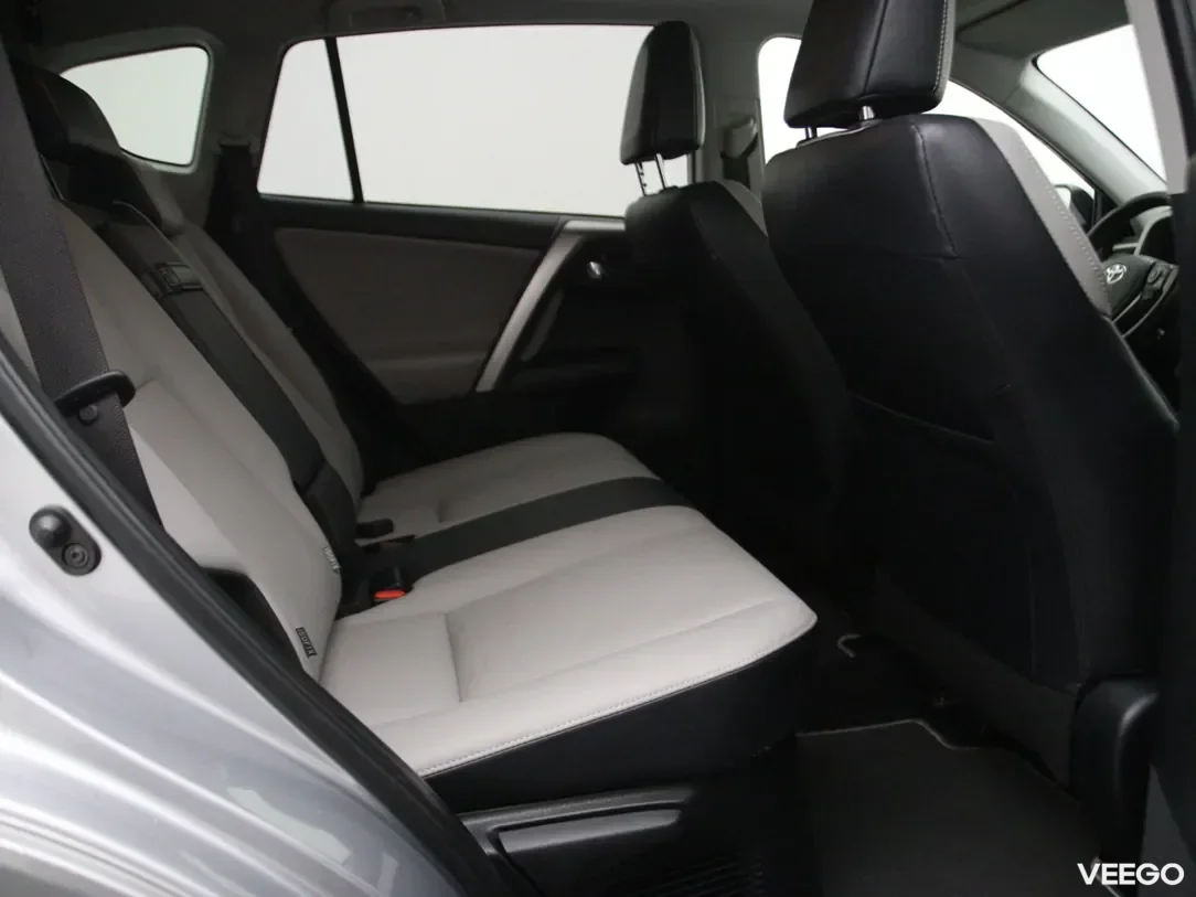 Toyota rav-4 2.5 114kW