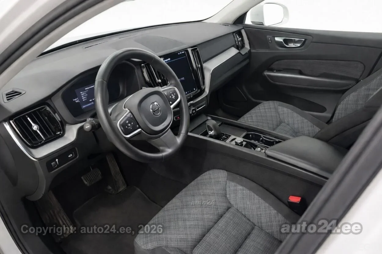 Volvo XC60 B4 AWD Momentum PRO MildHybrid 2 145kW