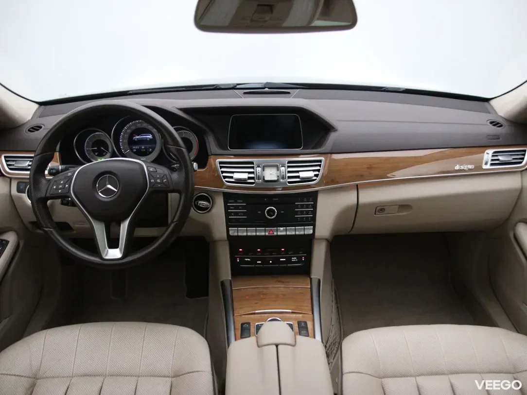 Mercedes-Benz E350 3 190kW