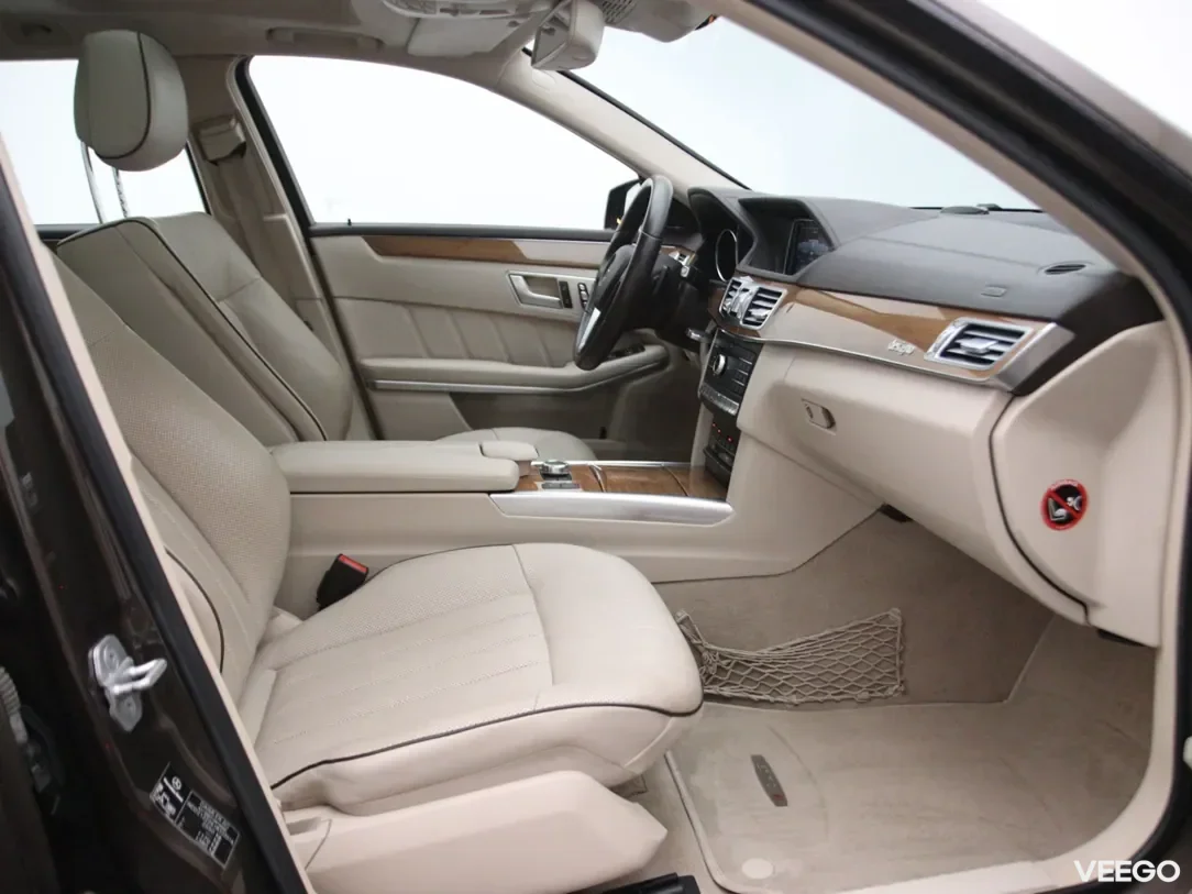 Mercedes-Benz E350 3 190kW