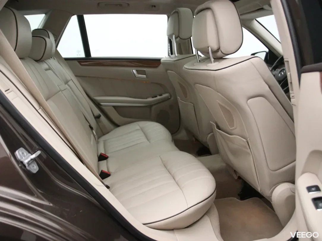 Mercedes-Benz E350 3 190kW