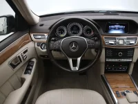 Mercedes-Benz E350 3 190kW thumbnail