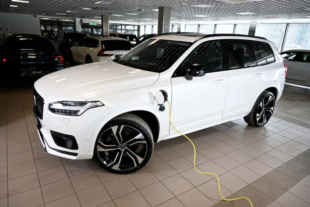 Image of Volvo XC90 T8 TWIN ENGINE AWD H&K LUXURY+ ULTIMATE DARK INTELLI 2 335kW