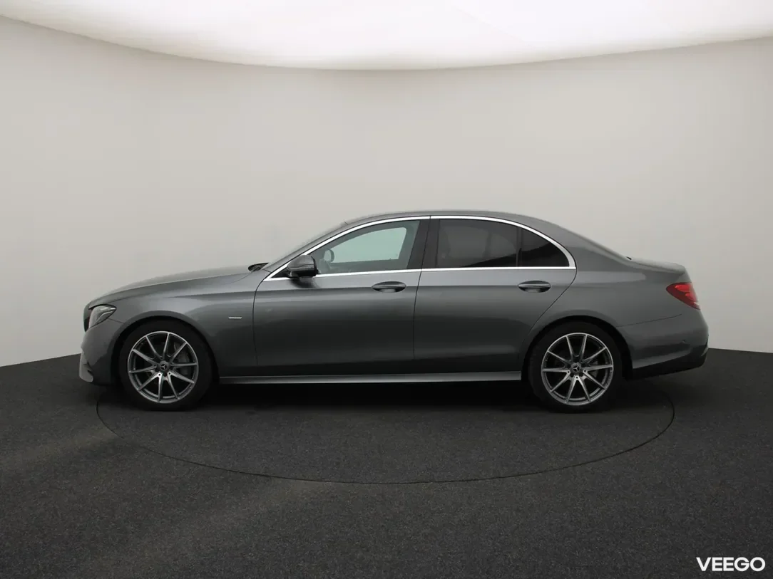 Mercedes-Benz E220 2 143kW