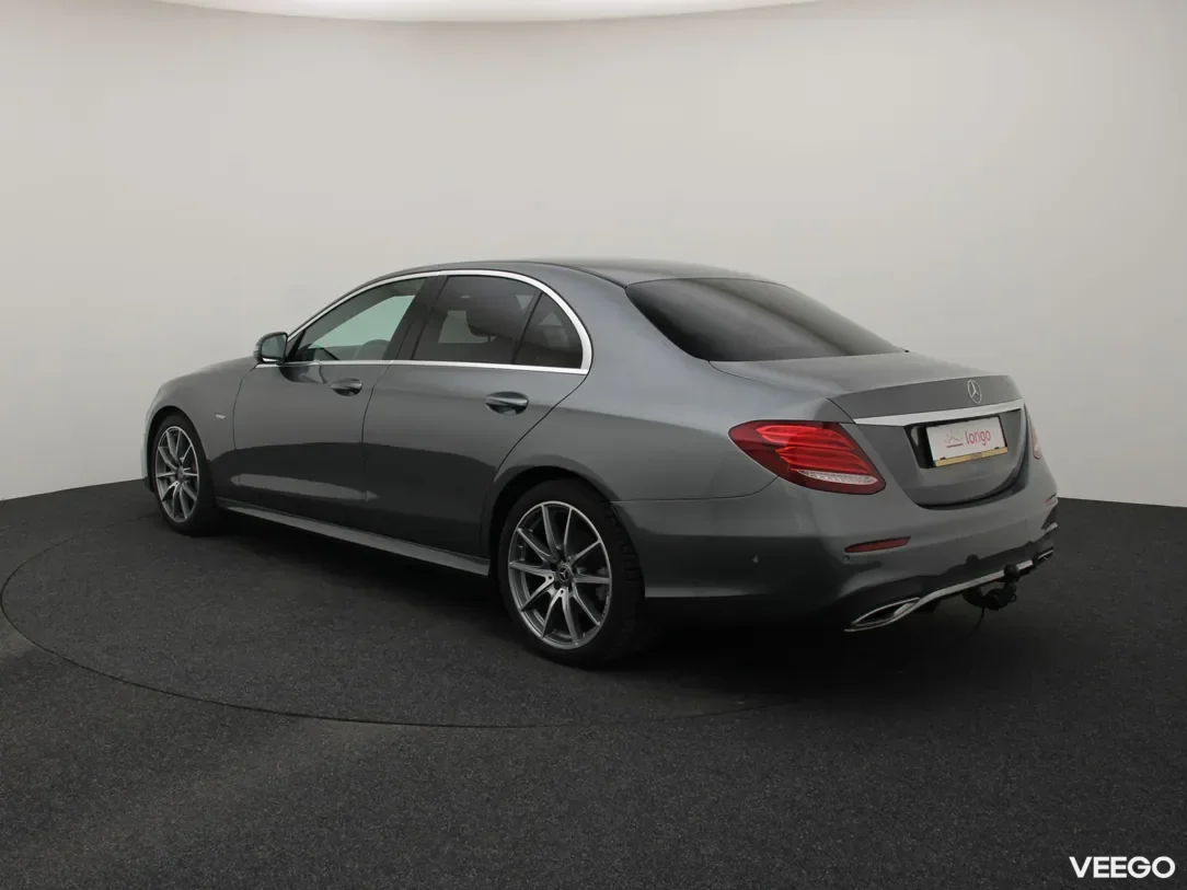 Mercedes-Benz E220 2 143kW
