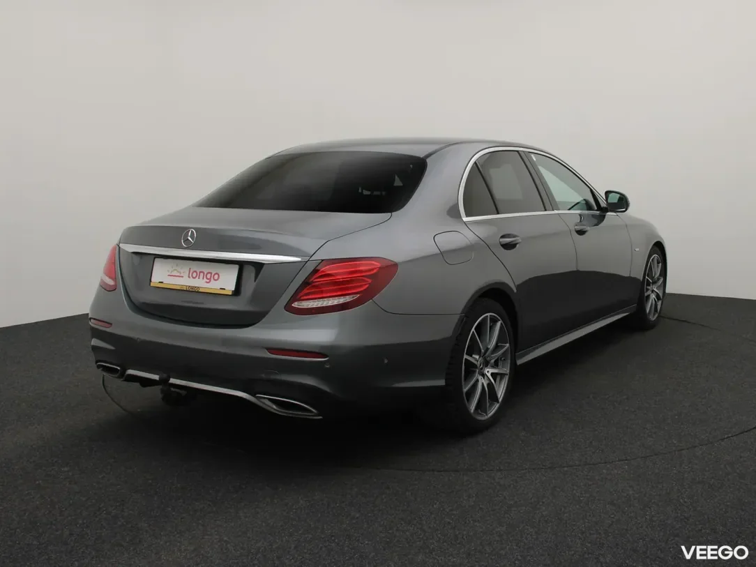 Mercedes-Benz E220 2 143kW