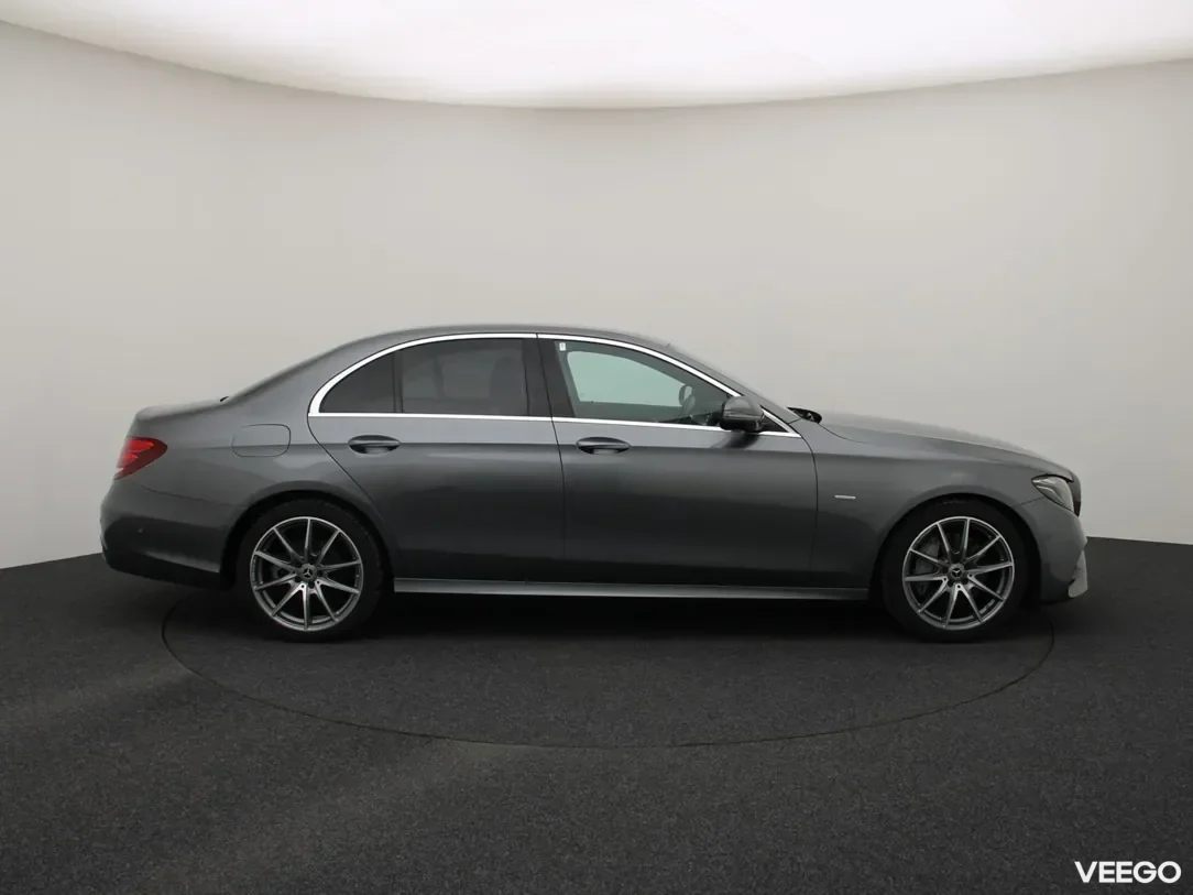 Mercedes-Benz E220 2 143kW