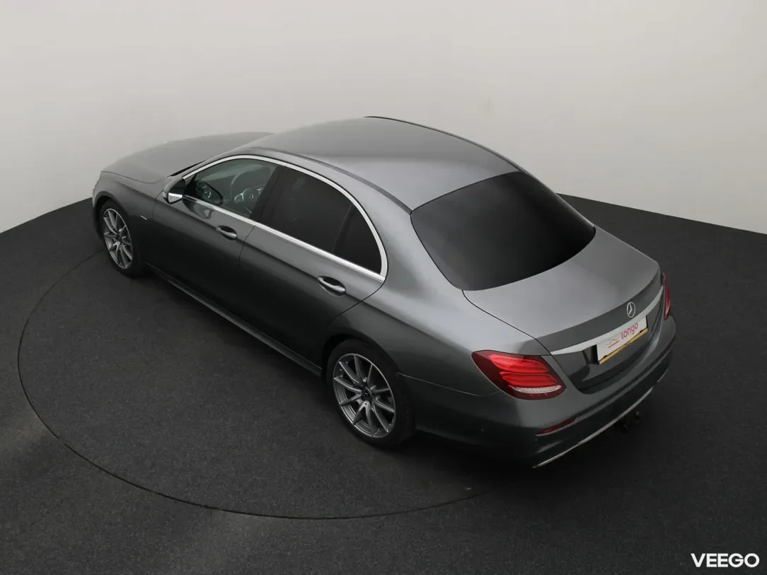 Mercedes-Benz E220 2 143kW