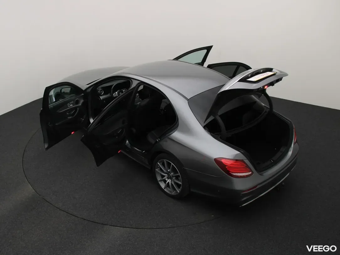 Mercedes-Benz E220 2 143kW