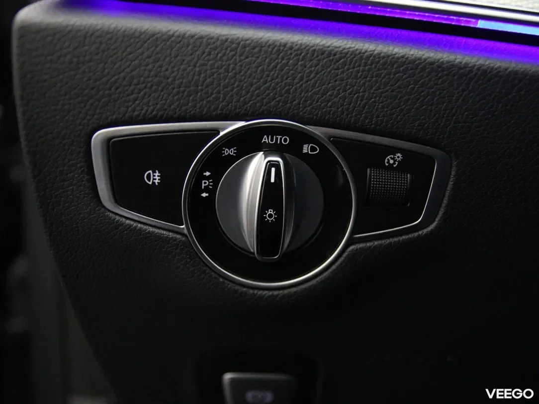 Mercedes-Benz E220 2 143kW