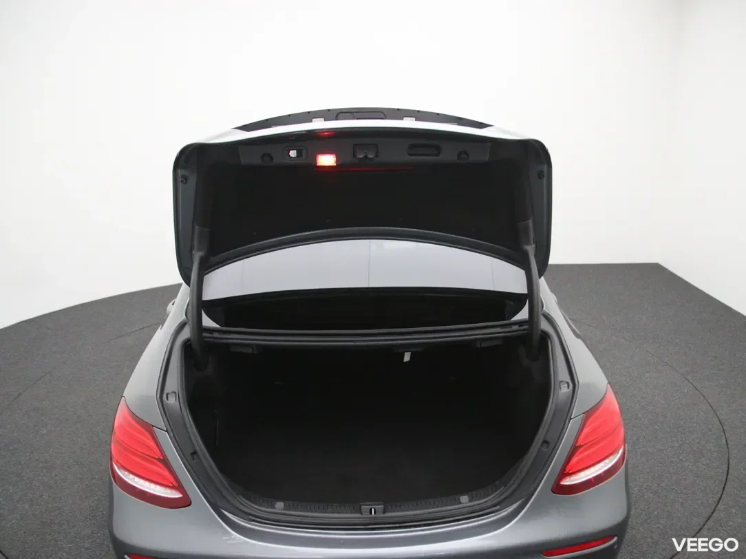 Mercedes-Benz E220 2 143kW