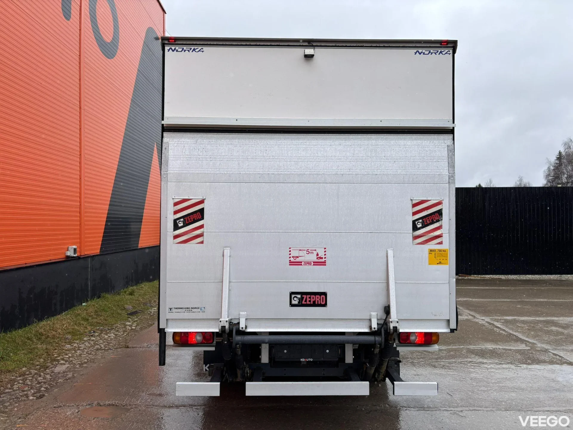 Mitsubishi Fuso Canter THERMOKING V-500 Max / BOX L=4359 mm 175kW