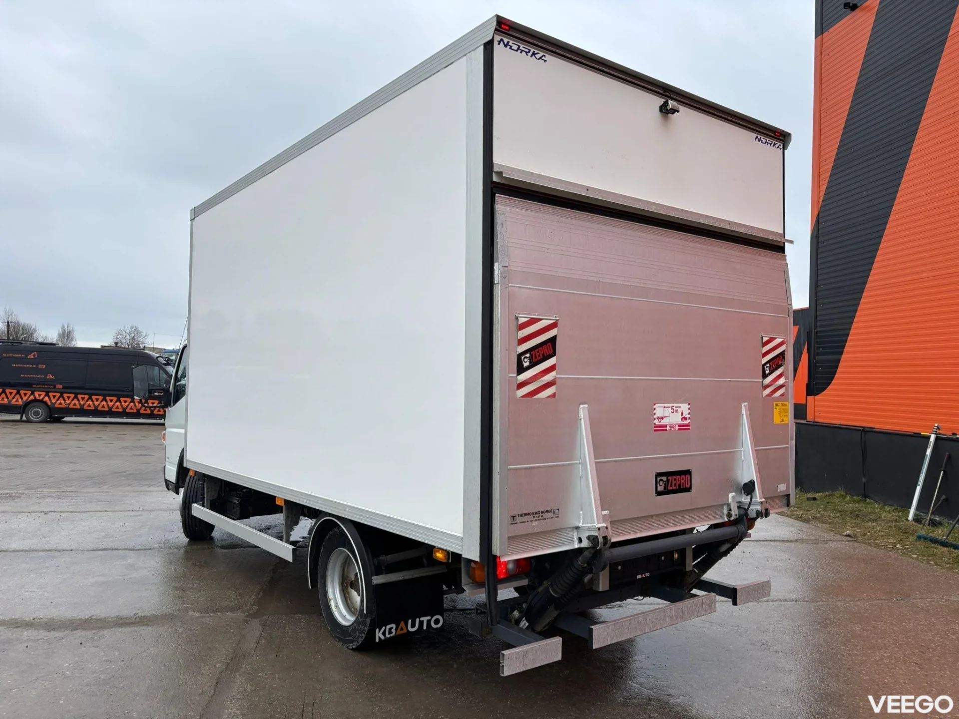 Mitsubishi Fuso Canter THERMOKING V-500 Max / BOX L=4359 mm 175kW