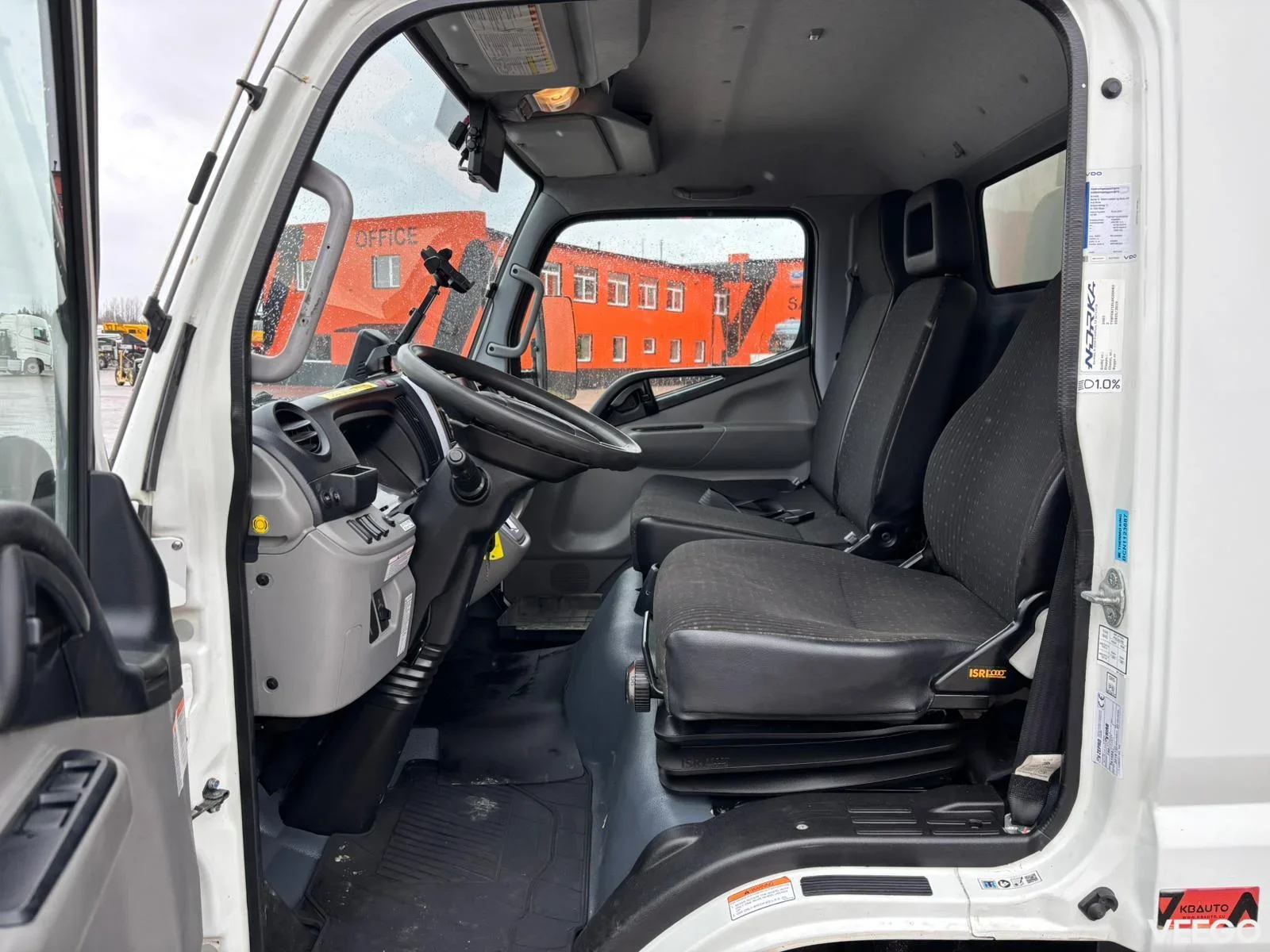 Mitsubishi Fuso Canter THERMOKING V-500 Max / BOX L=4359 mm 175kW