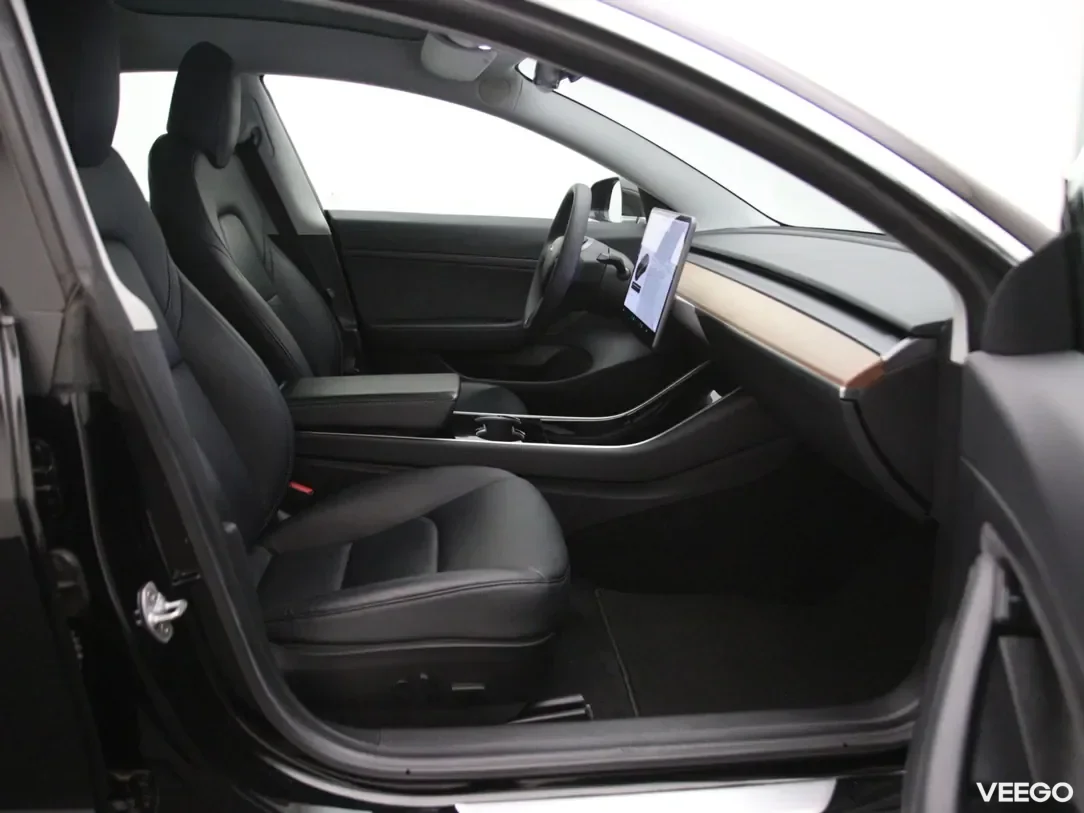 Tesla Model 3 0 239kW