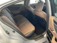 Lexus ES 300h - 131kW thumbnail