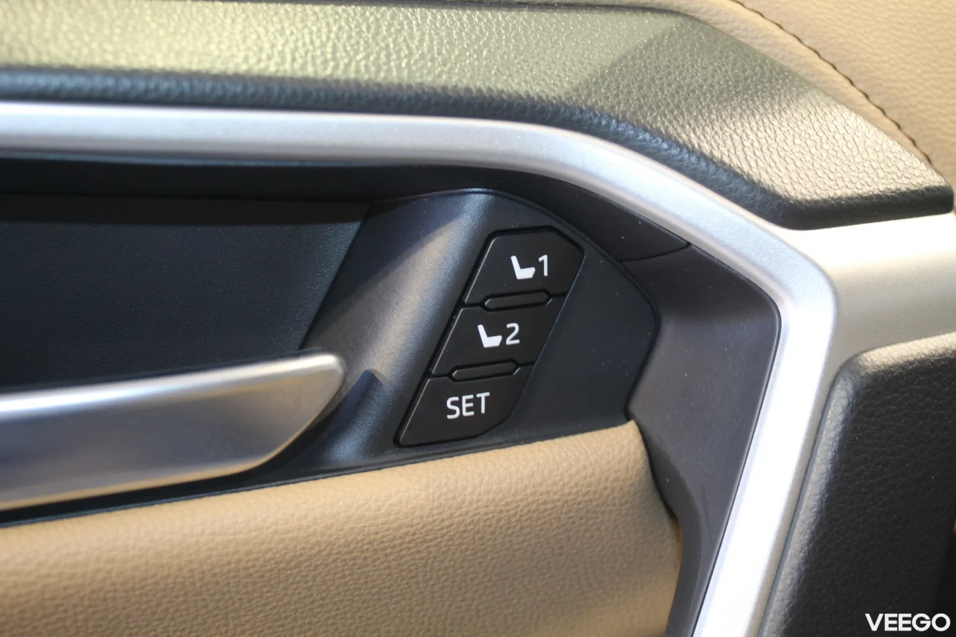 Toyota RAV4 Premium AWD 2.5 131kW