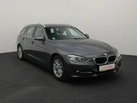 BMW 320 2 120kW thumbnail