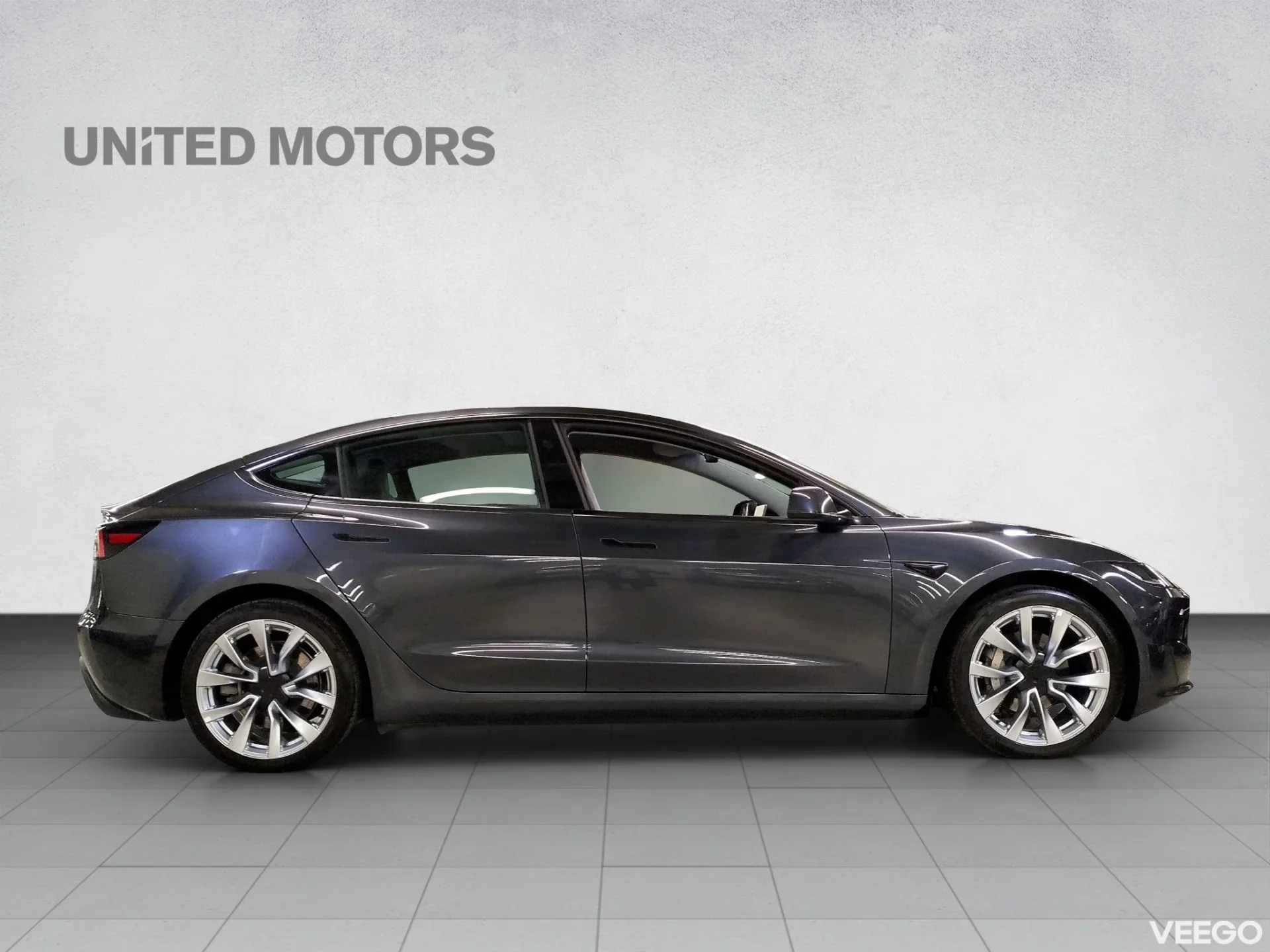 Tesla Model 3 Dual Motor Long-Range AWD