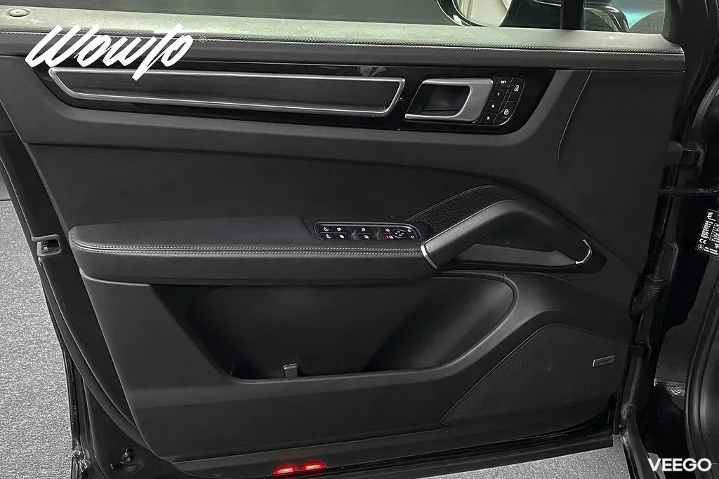 Porsche Cayenne GTS Coupé 460HK /Bose /18-Vägs /Se Spec /Moms /4.95% 338kW