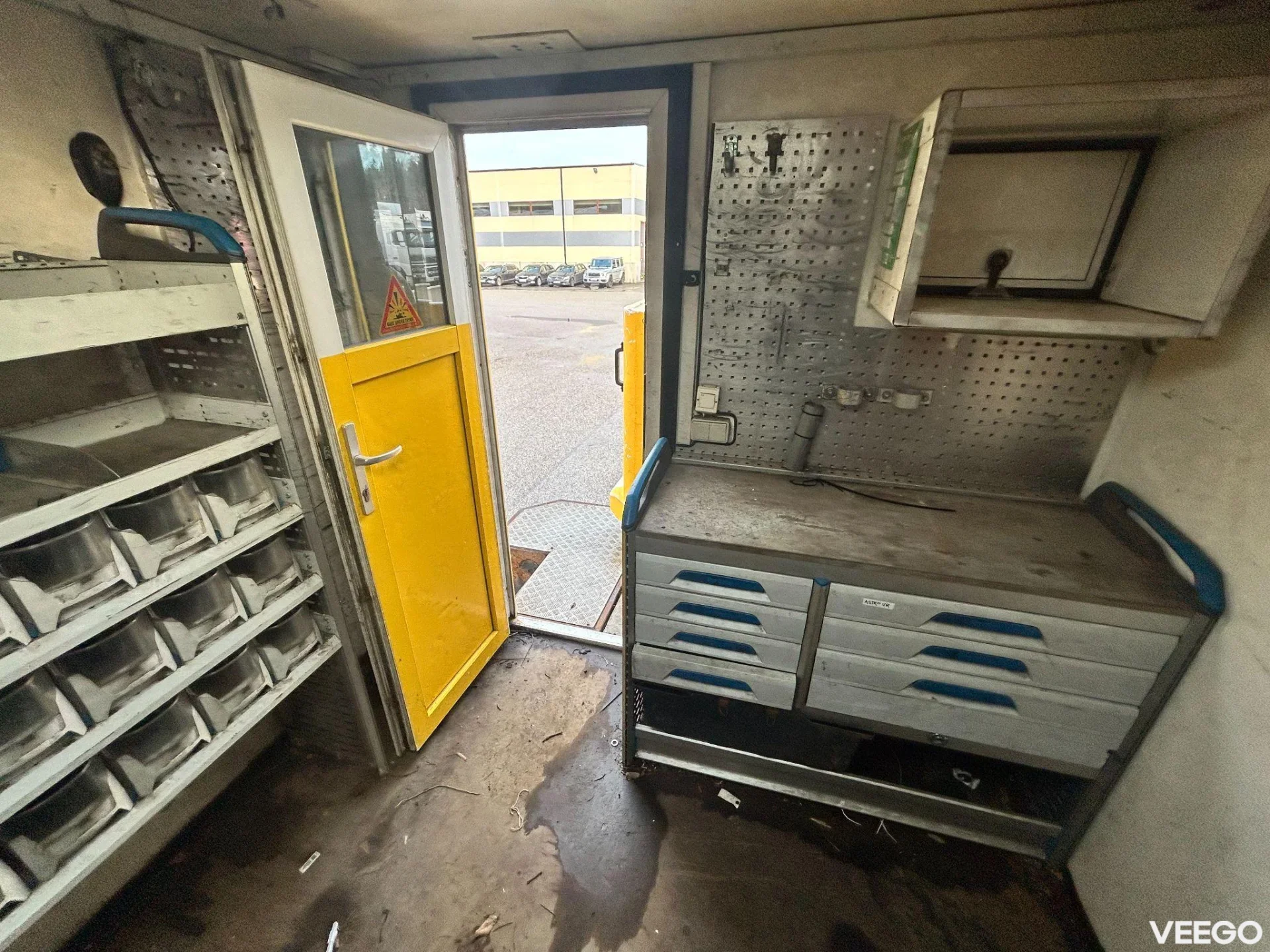 MAN TGL 4X2 EURO5 + VERSALIFT VT-155-FZ 132kW