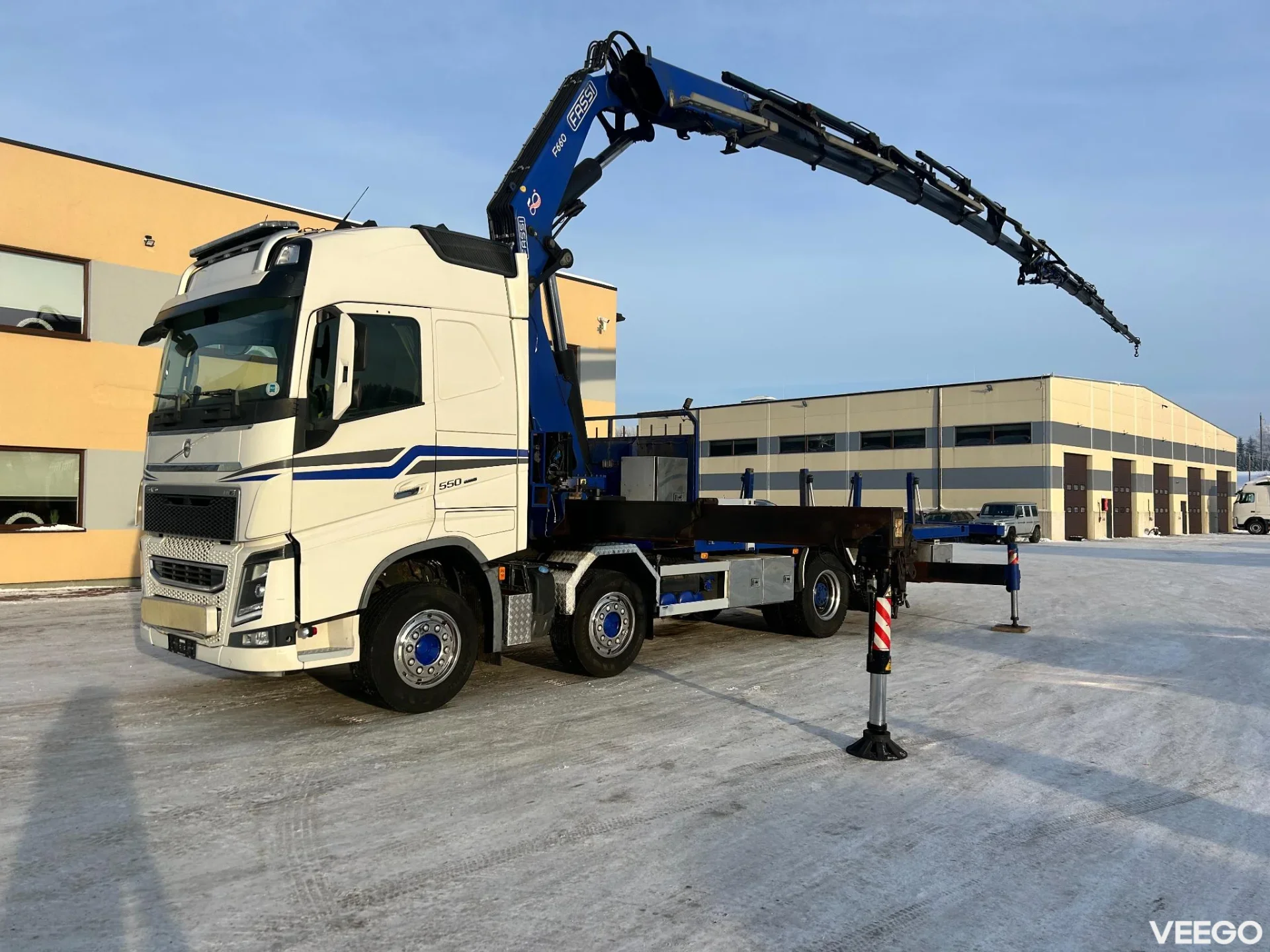 Volvo FH550 8X2 EURO6 + FASSI F660 + JIB 413kW