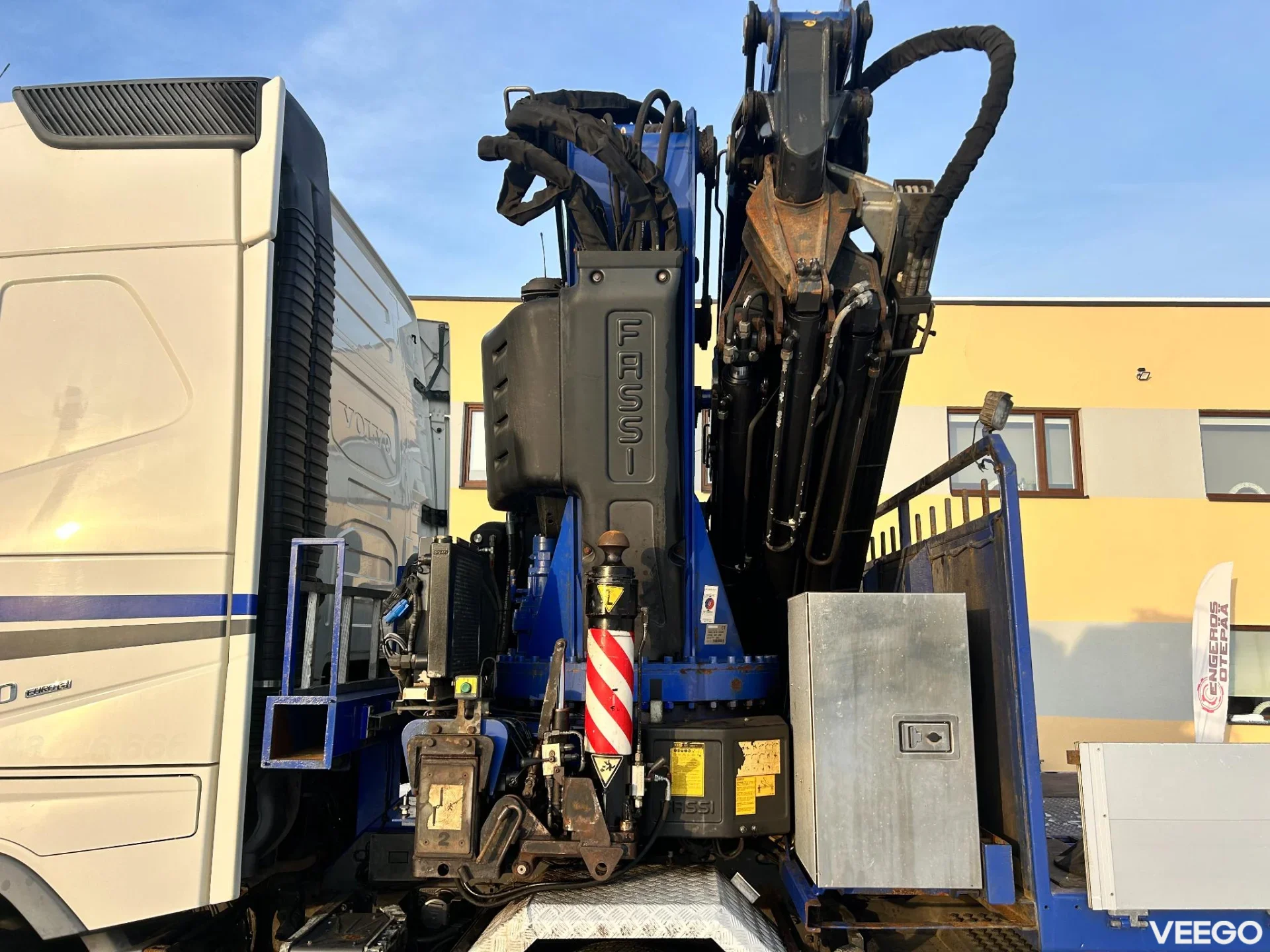 Volvo FH550 8X2 EURO6 + FASSI F660 + JIB 413kW