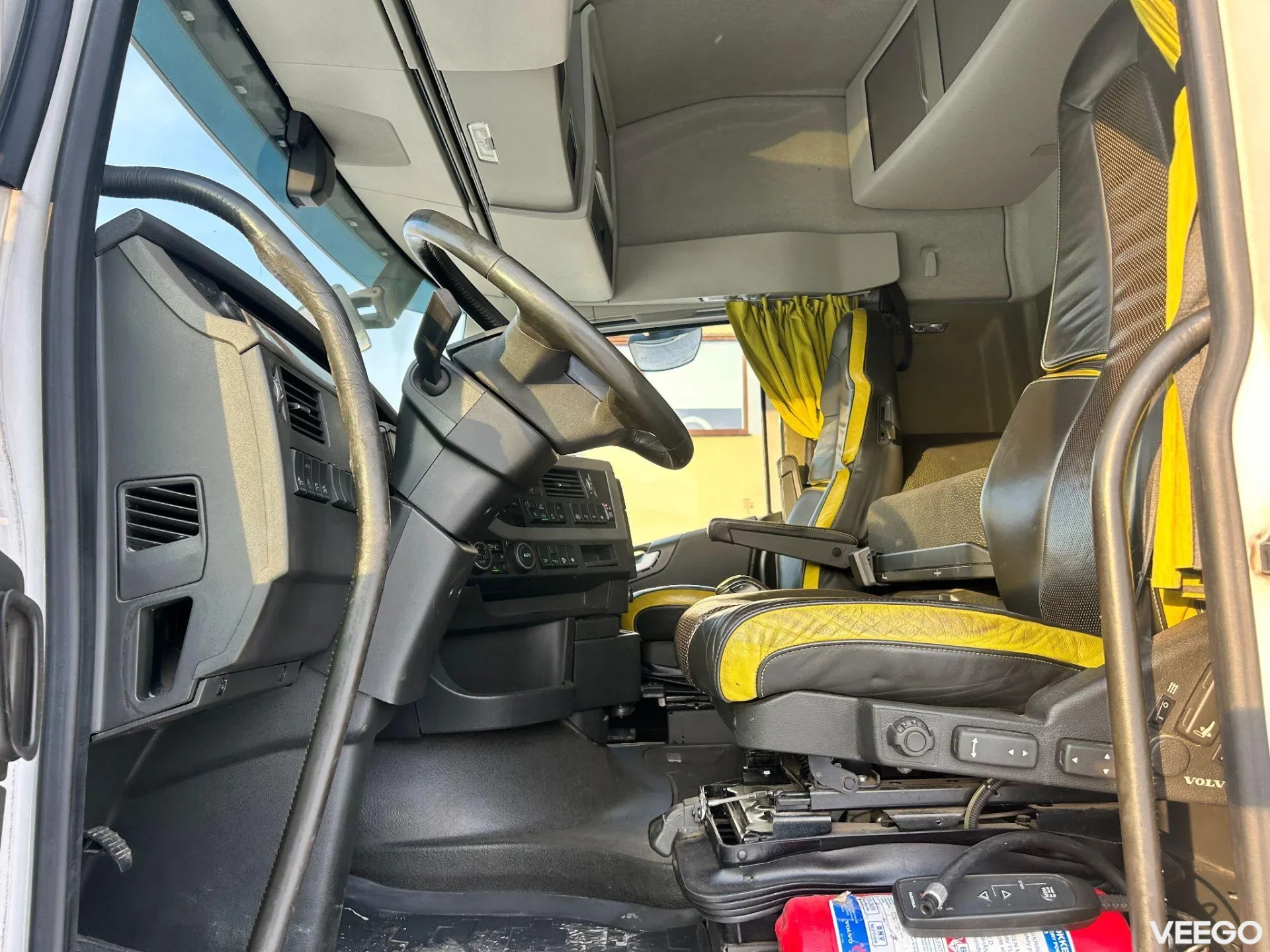 Volvo FH550 8X2 EURO6 + FASSI F660 + JIB 413kW