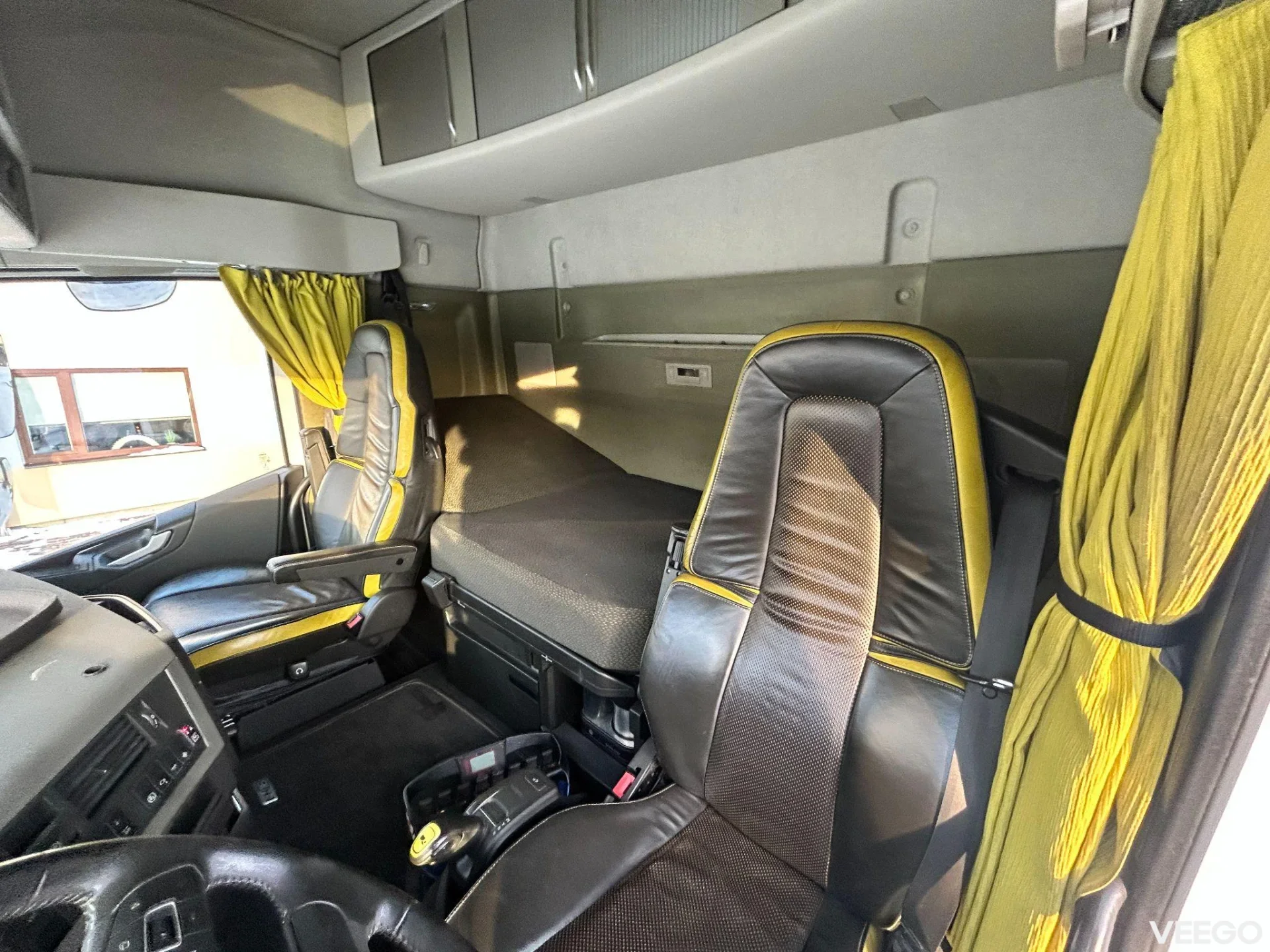 Volvo FH550 8X2 EURO6 + FASSI F660 + JIB 413kW