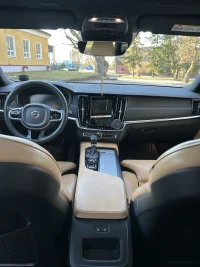 Volvo V90 Cross Country 2.0 140kW thumbnail