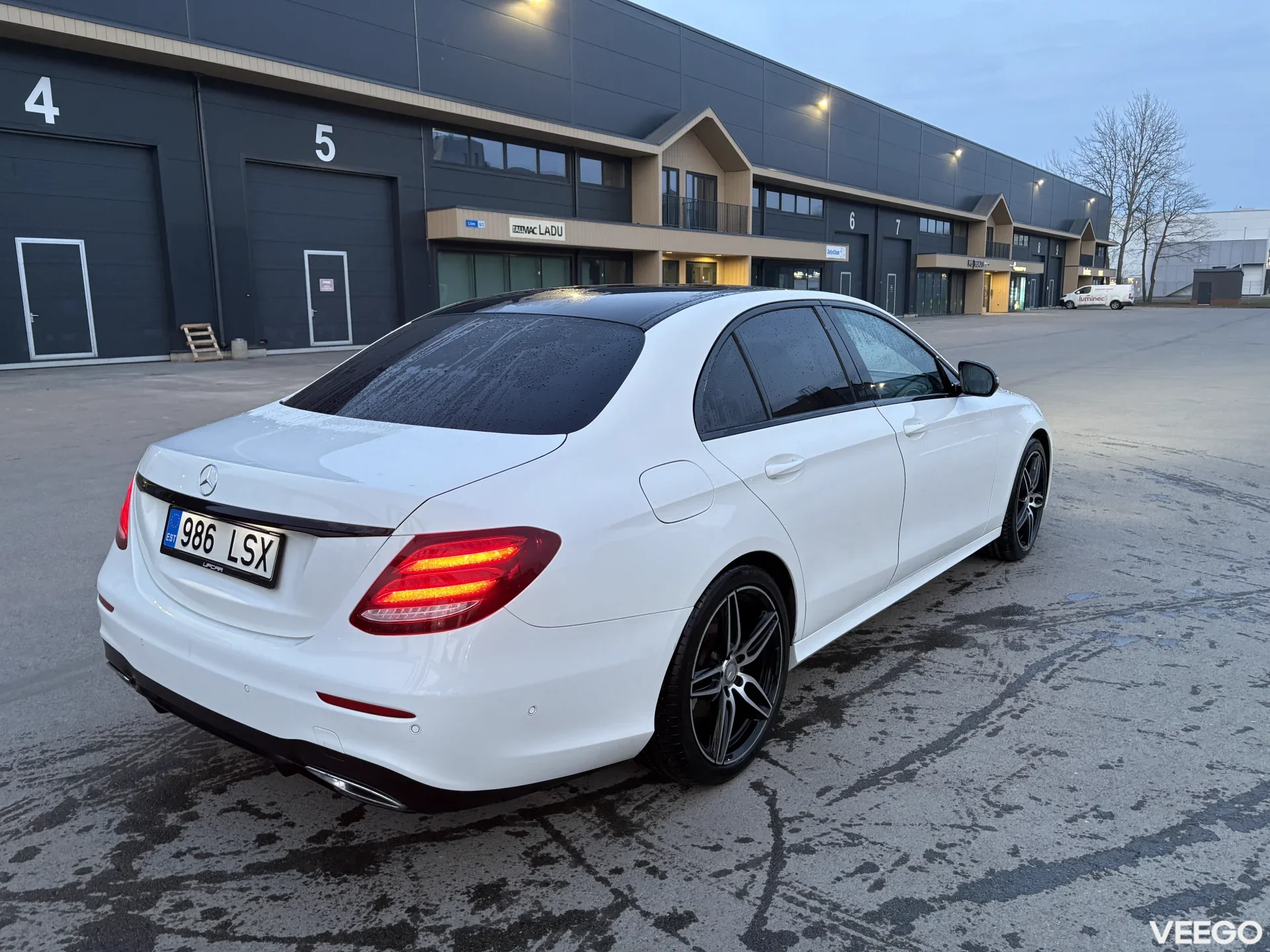 Mercedes-Benz E220 2.0 143kW