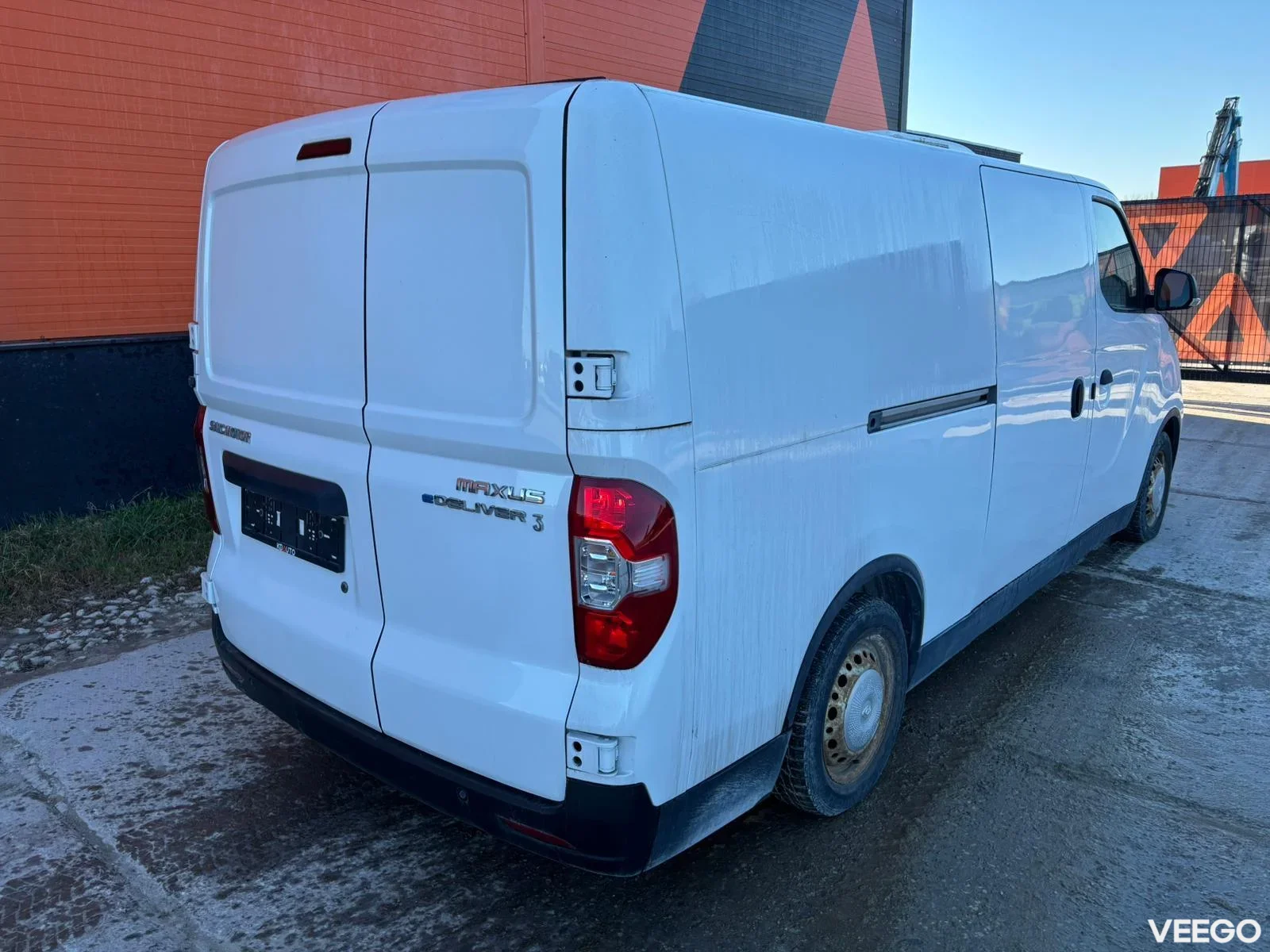 Maxus e Deliver 3 Neos 100 / BOX L=2400 / W=1320 / H=1140 mm 40kW