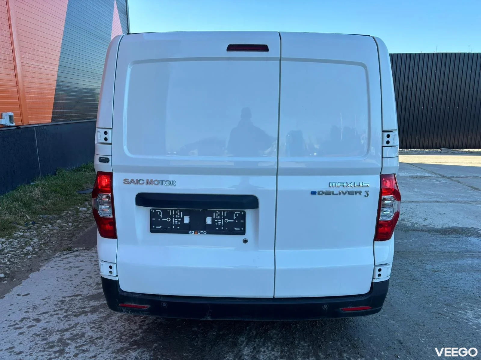 Maxus e Deliver 3 Neos 100 / BOX L=2400 / W=1320 / H=1140 mm 40kW