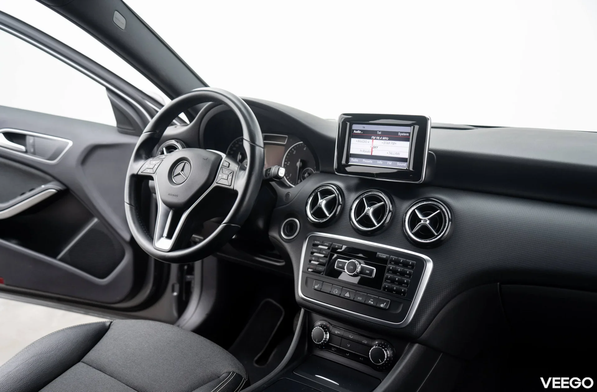 Mercedes-Benz A180 1.5 80kW