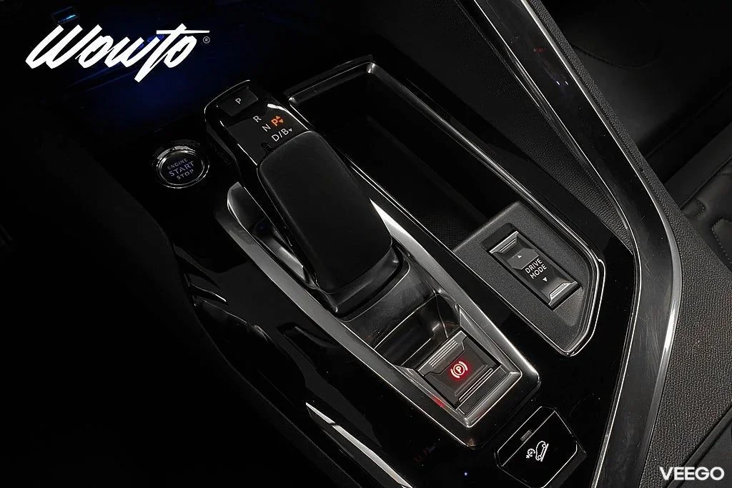 Peugeot 3008 GT Hybrid4 EAT 300HK /Drag /Massage /4.95% 221kW