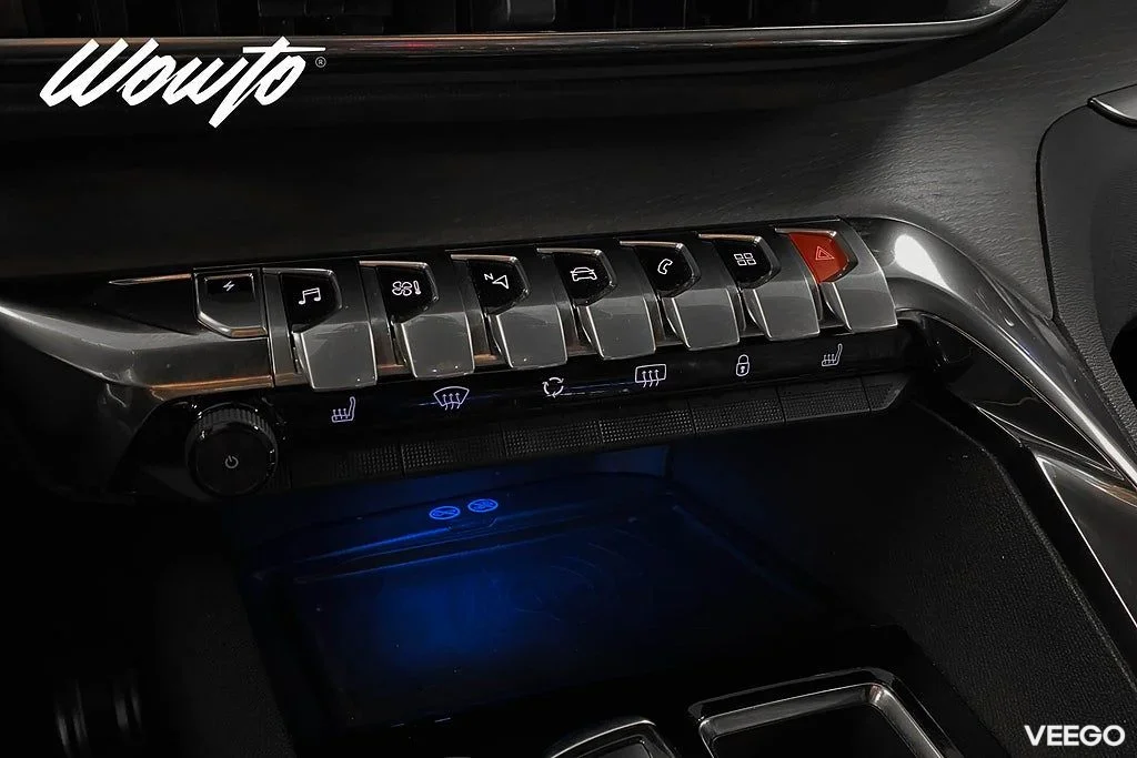 Peugeot 3008 GT Hybrid4 EAT 300HK /Drag /Massage /4.95% 221kW