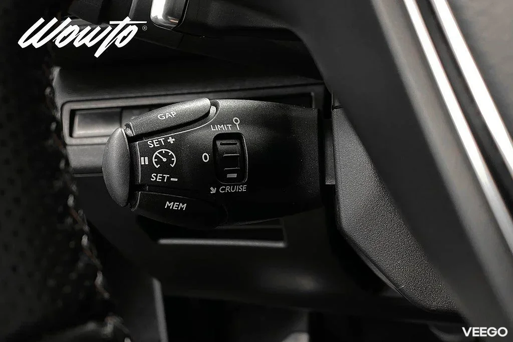 Peugeot 3008 GT Hybrid4 EAT 300HK /Drag /Massage /4.95% 221kW