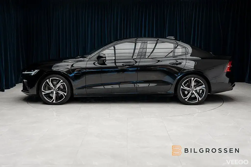 Volvo S60 Recharge T8 AWD Plus Dark 3.79% H/K 360 Drag MOMS 335kW