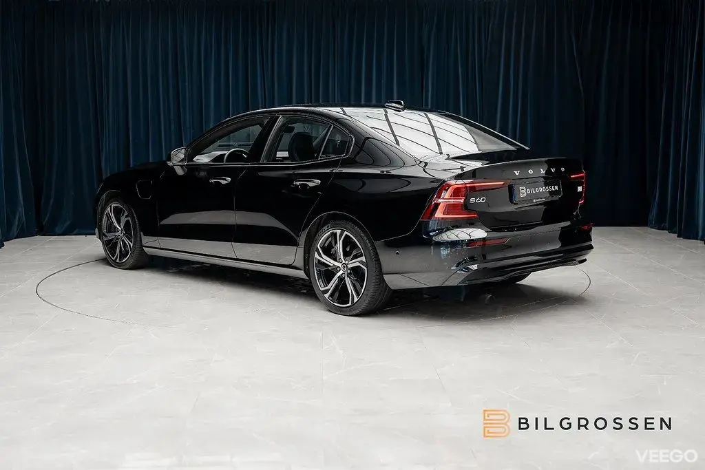 Volvo S60 Recharge T8 AWD Plus Dark 3.79% H/K 360 Drag MOMS 335kW