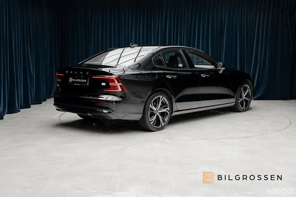 Volvo S60 Recharge T8 AWD Plus Dark 3.79% H/K 360 Drag MOMS 335kW