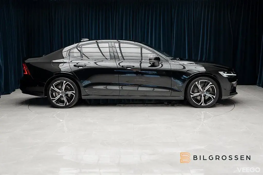 Volvo S60 Recharge T8 AWD Plus Dark 3.79% H/K 360 Drag MOMS 335kW