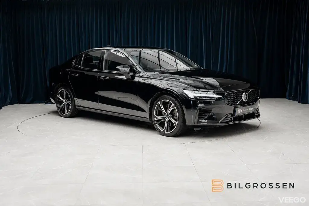 Volvo S60 Recharge T8 AWD Plus Dark 3.79% H/K 360 Drag MOMS 335kW